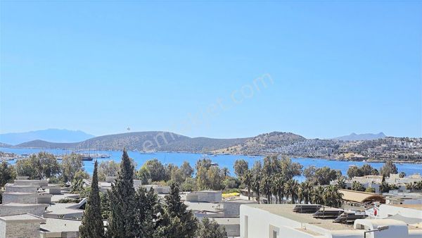 Bodrum Eskiçeşme Deniz Manzaralı Bahçeli Köşe Villa