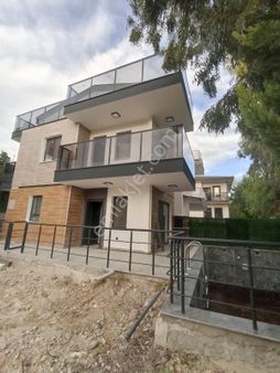 Kuşadası Karaova 'da Özel Havuzlu Bahçeli Villa