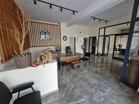 Burhaniye Bademalanında 120 + 80 Toplamda 200 M2 Den Oluşan Kiralık Eşyalı İşyeri.