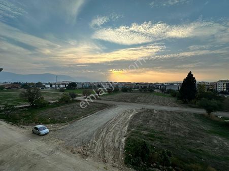 Zeki Emlak'tan Muradiye'de 2+1 Ara Kat, Önü Açık Kiralık Daire