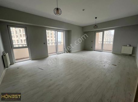 Kiptaş Venezia Mega Kiralık 3+1 Boş Daire...3 Banyolu 240m2