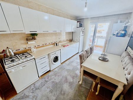 Evim Ank'dan Seyitler Cad.üstü Kat Konumunda Geniş M2 2+1 Daire.