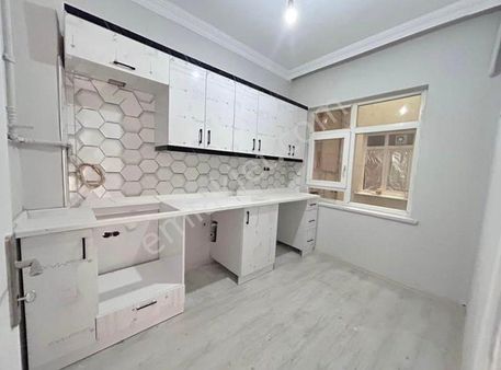 Furkan Emlaktan Fevziçakmak Mh. 2+1 1.kat 100m2 Çift Balkonlu İçi Yapılı Fırsat Daire