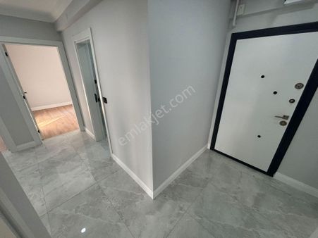 Altıntepe'de Minibüse 1dk Asansörlü İçi Lüks Yapılı 3+