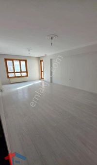 Temiz Ve Bakımlı ! Çiğdem-işçi Blokları Kesişiminde !