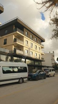 Kuşadası Merkezde Yerden Isıtma Doğalgazlı Asansörlü Ebeveyn Banyolu Satılık Daire