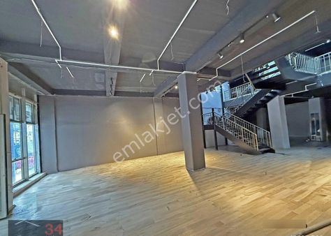 İnnovia 2'de Ana Cadde Cepheli, 753 M2, Teraslı 2 Kat, Düz Giriş