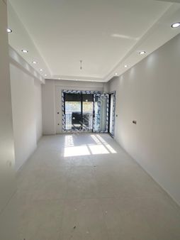 Dünya Emlaktan Ara Kat Sıfır Asansörlü 2+1 Daire