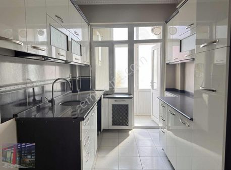 Emre Gm/den Kiralık Cadde Üstü Ara Kat Asansörlü Daire