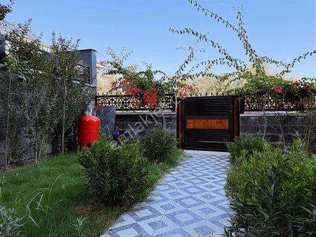 Karagedik Mah'de 5+1 Tam Müstakil Villa