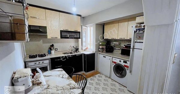 Gayrimenkul Dünyasın'dan.! Merkezi Konumda 3+1 Satılık Daire.