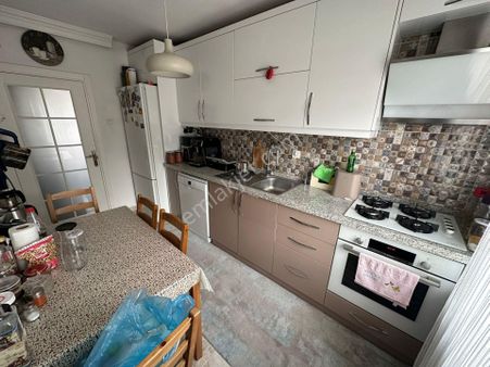 Barış Mahallesinde Site İçinde Metroya Yakın Geniş 2+1 Daire