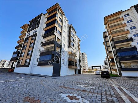 Turkuaz'dan Tuzlugöl'de Site İçinde Aydınlık 3+1 Kiralık