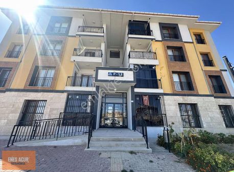 Enes Acur'dan 3+1 Ödemeli Bakımlı Satılık Daire !