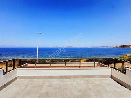Yeni Foça Denize Sıfır Panoramik Manzaralı Satılık Dubleks