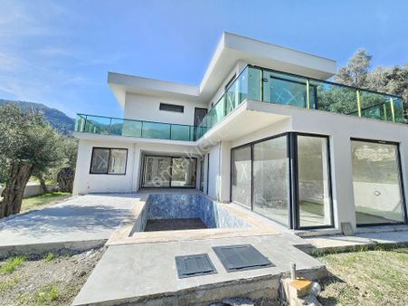 Goldhouse Dan Satılık Yakacıkta Doğayla İç İçe Müstakil Havuzlu Villa