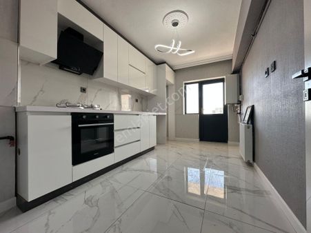 Pursaklar Mehmet Zengin Emlak'tan Yunus Emre Mah. 3+1 2.kat Sıfırtan Yapılı Ankastireli Daire