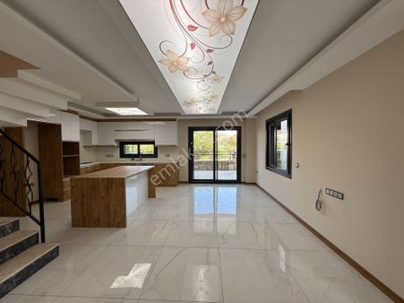 Seferihisar Hıdırlık Mahallesinde Yatırıma Ve Oturuma Uygun 3+1 Villa