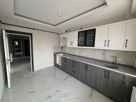 Altın Emlak'tan Kümbetaltı Merzarlığı Civarında Satılık 3+1 Daire