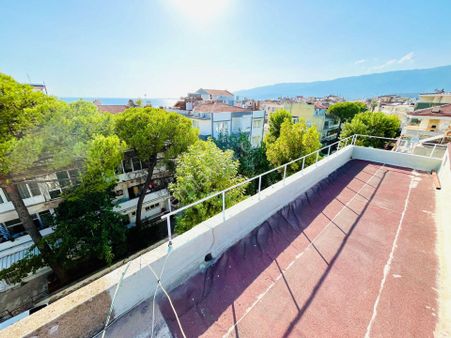 Yükselden Akçay Kordona Cephe Denize 50 Adım Satılık 2+1 Daire