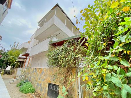 Yükselden Satılık Güre De Denize 500 Metre 3+1 Fırsat Villa