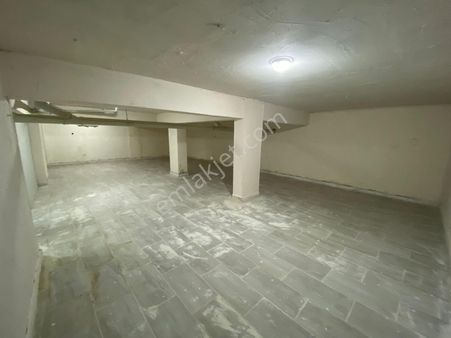 21-yeni Mah. İlçe Merkezinde Güvenli 300m2 Kiralık Depo