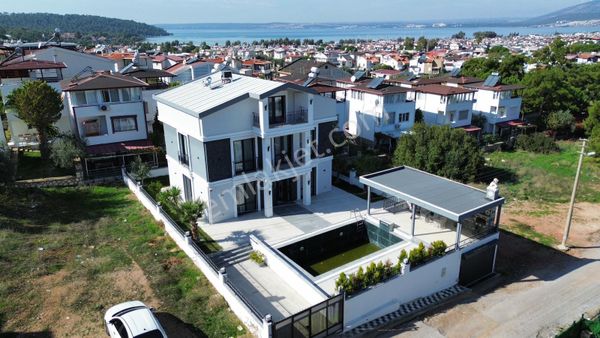 Merkezi Konumlu Muhteşem Lüx Villa