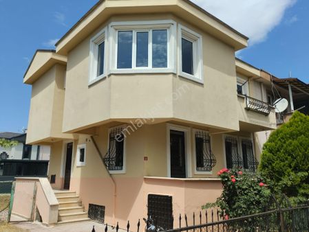 Eşref Emlak'dan Altınşehir Mah. Bahçeli 4+1 Kiralık Villa