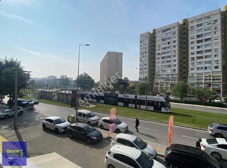 Karşıyaka Atakent Tramvay Durağı Karşısı Satılık 3+1 Daire