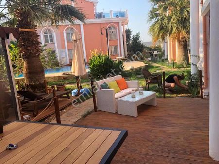 Altınkum Yeşilkent’te Havuzlu Sitede Geniş 4+1 Villa