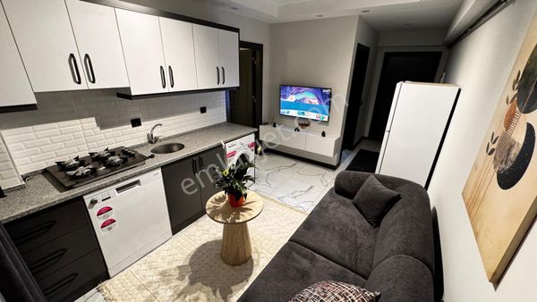 Özmecaz'dan Sırakapılar Mah. 1+1 Arakat Balkonlu Asansörlü Full Eşyalı Lüks Apart