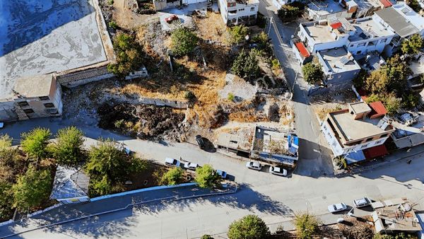 Hakev'den Sarhanda Köşe Başı Satılık Arsa