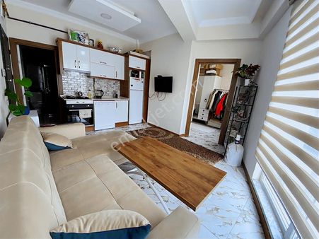 Adliye Yanı Eşyalı - Kiracılı Satılık 1+1 Arakat Daire