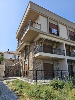 Foça Kozbeyli Merkezi Konumda 4+1 Tripleks Bahçeli Kiralık Villa