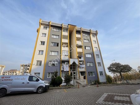 İzmit Merkezi Konumda Dorukkent Sitesi Asansörlü Otoparklı 3+1