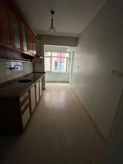 Çakmak Mahallesi Varan Caddesi Metrler Yurme Mesafesi 2kat 2+1 Kiralik Daire