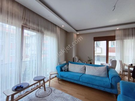 Merkezi Konumda, Feneryolu Bağdat Caddesine Yakın, Ebeveynli, Açık Kapalı Otoparklı 3+1