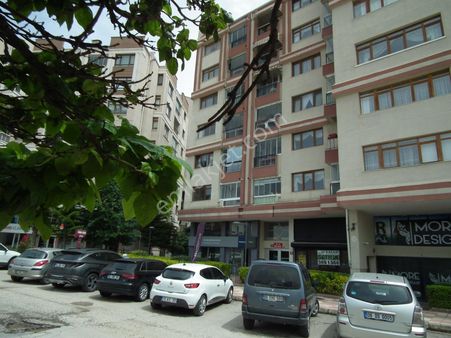 Satılık Üç Katlı Köşe Dükkan - Süper Lokasyonda