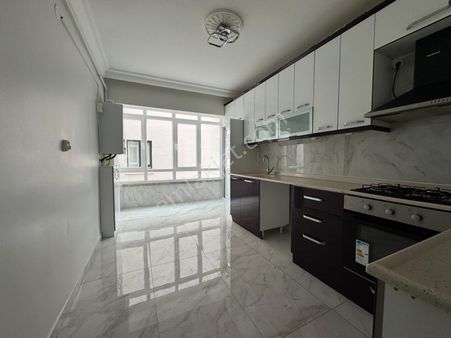 Engin Emlak'tan Full Yapılı Kat Konumunda Y. Giriş 3+1 Daire