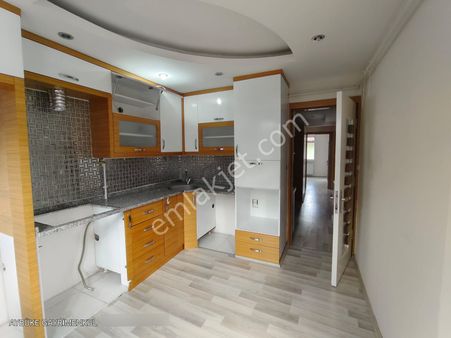 Bağbaşında Pazar Pazarı Üstü Eşyasız Kiralık 2+1 Arakat Daire