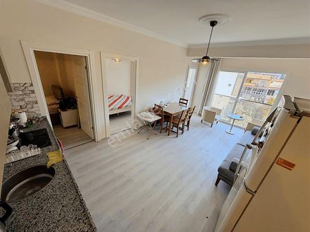 Kuşadası Davutlar Merkezde Satılık Eşyalık 2+1 Daire