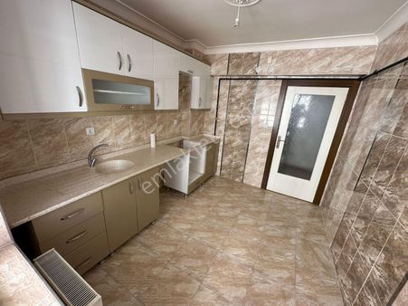 (1148) Keçiören Kanunide Başkent Cadde Üzerinde 3+1 3.üst Katta Asansörlü Satılık Boş Daire