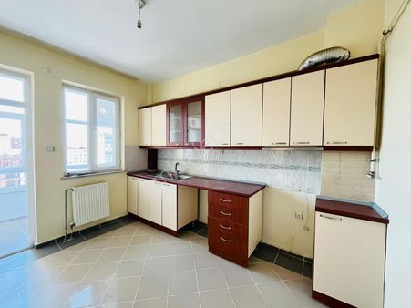 Elisa Gyo//ildem 5 Tramvay Yakını Durukent Sitesi 3+1 Ara Kat Kombili Satılık Fırsat Dairesi