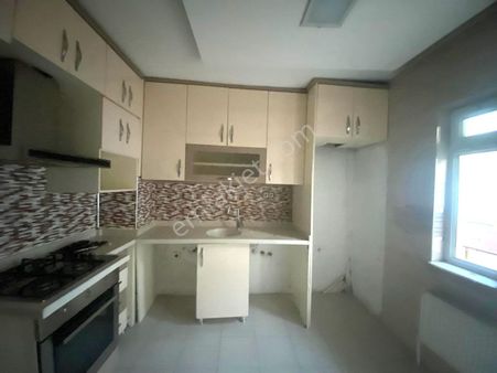 Koza Emlak'tan Mareşal Çakmak Mahalesinde Katta Full Yapılı 3+1 Satılık Dairee