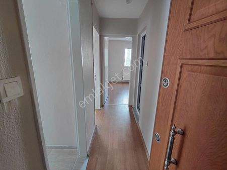 Bornova Evka 1+1 Doğalgazlı Yapılı Kapalı Mutfak Kiralık Daire