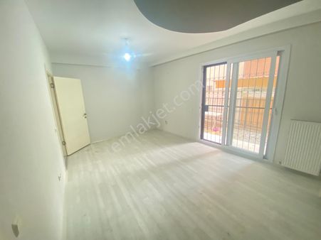 Prestij'den Cumhuriyette 5 Yaşında Doğalgazlı Full Yapılı 2+1