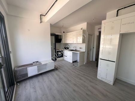 Emlak Buraya/ İzmir Buca Yeni Havuzlu Sitede 1+1 Satılık Daire