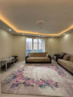 Kartal Yapıdan Yenikent Kapalı Pazar Karşısında Kompzoit Cephe 2+1 Arakat