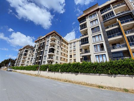 Büyükçekmece'de Villa Tadında Sitiçi Bahçe Katı Eşyalı 3+1 Daire