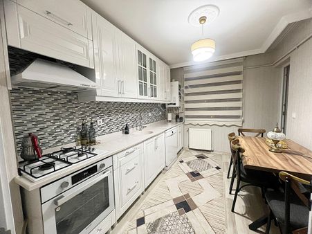 Cihandan Çiğdemtepede Selim Cadde Üzeri Ara Katta Ful Yapılı 3+1